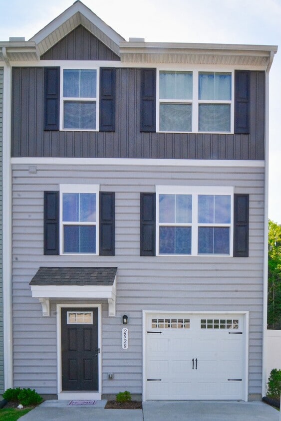 2020 Petersen Way, Suffolk, VA 23434 Townhome Rentals in Suffolk VA