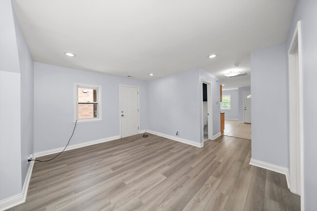 Building Photo - 3055 N Nordica Ave