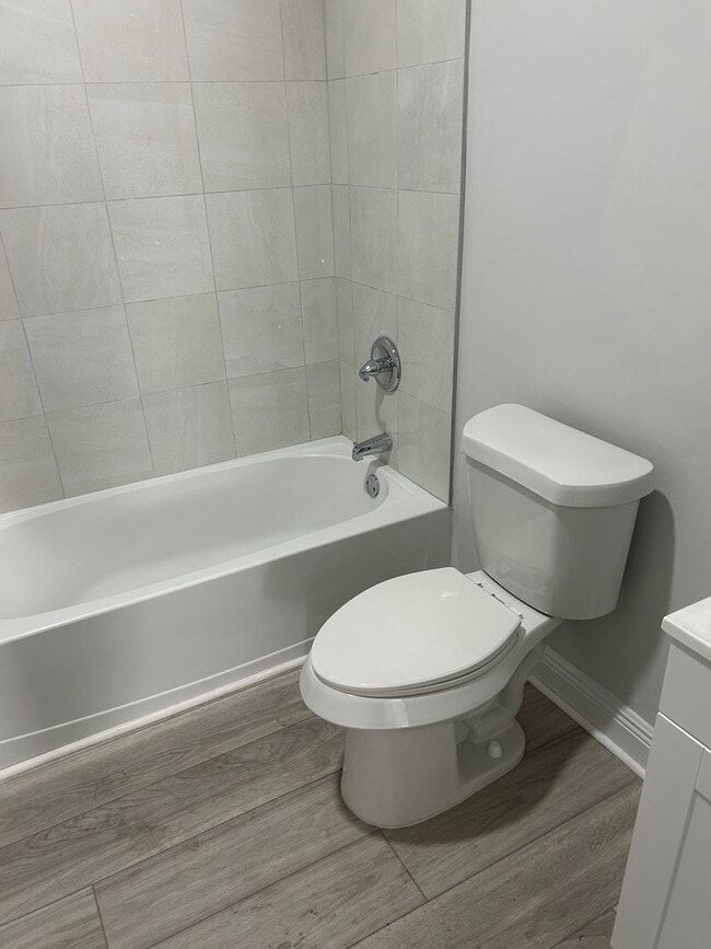 Building Photo - Remodeled 3 bedroom/ 2 bath home located D...