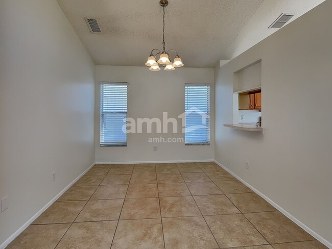 Foto del edificio - 96 Knights Hollow Dr