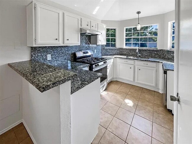 Foto del edificio - 22951 Sherioaks Ln