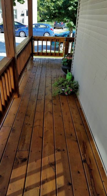 Porche delantero - 544 W Wilson St