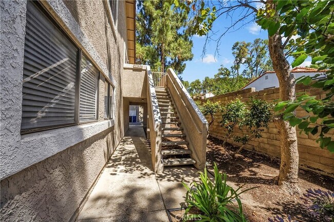 Foto del edificio - 1631 Charterwood Ct