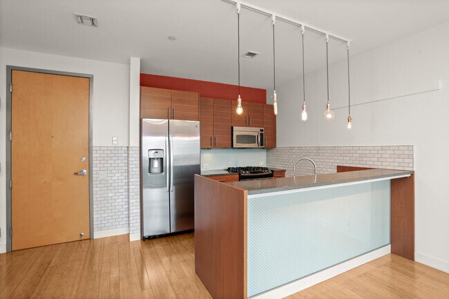Upscale designed 1 bedroom with open floor plan - 33 N Water St