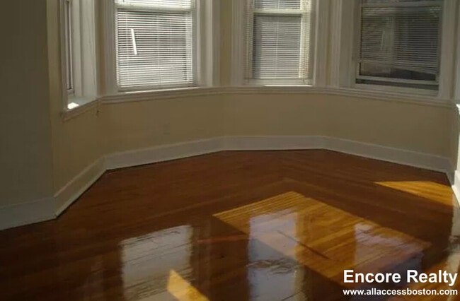 Building Photo - 126 Warren St