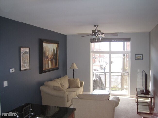 Building Photo - 1 br, 1 bath Condo - 1351 S Halsted St
