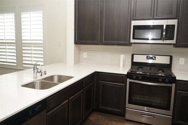 Foto del edificio - 3606 Russett Glen Ln