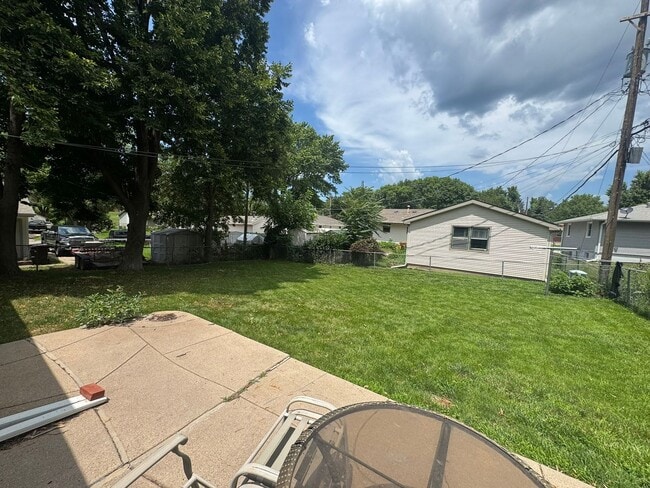 Building Photo - 3 +1 Bed, 1 Bath with attached garage