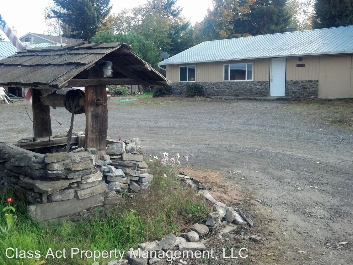 114 E Francis St, Molalla, OR 97038 Condo for Rent in Molalla, OR