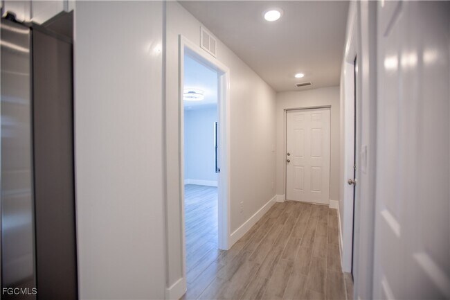 Foto del edificio - 3716 SW 16th Pl