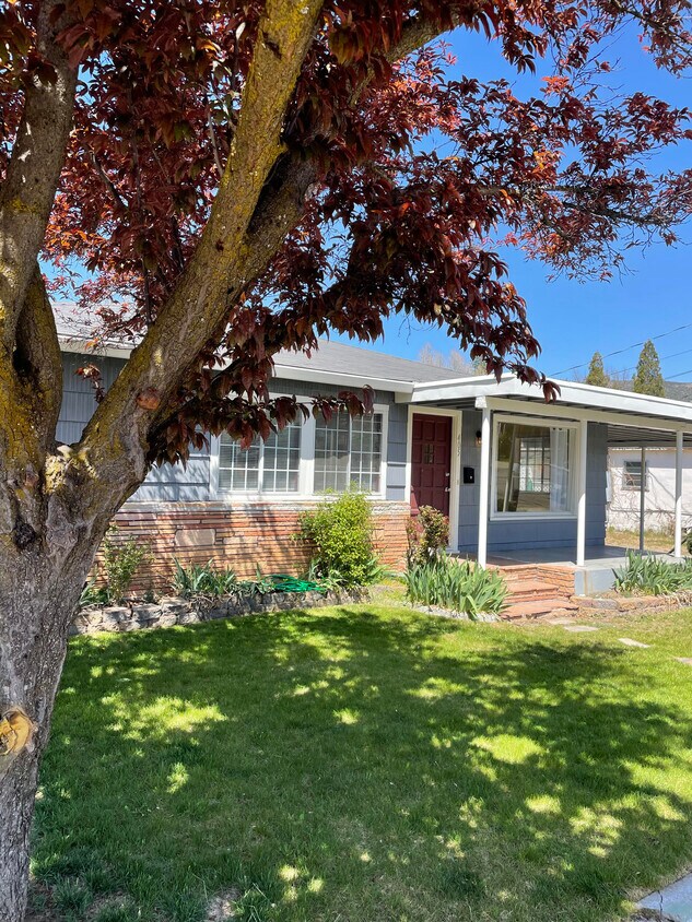 Foto principal - 405 S West St
