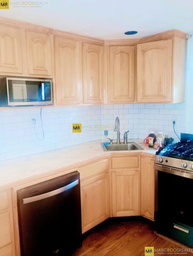 Foto del edificio - 319A Bennington St