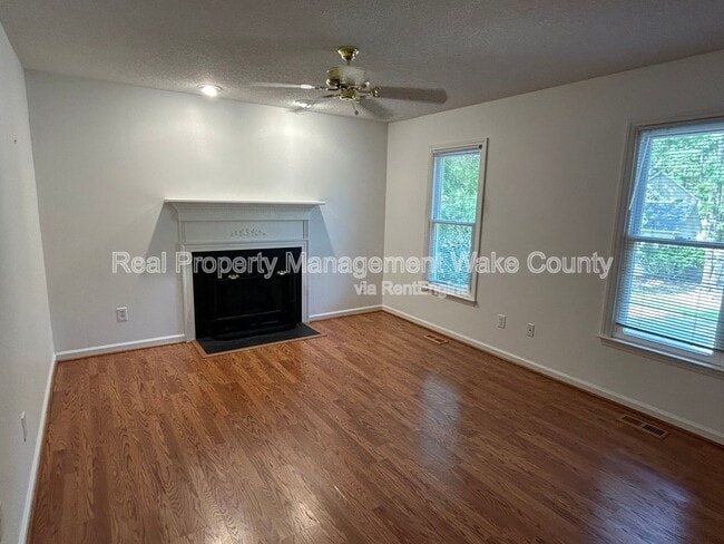 Photo - 1811 Kelly Glen Dr House