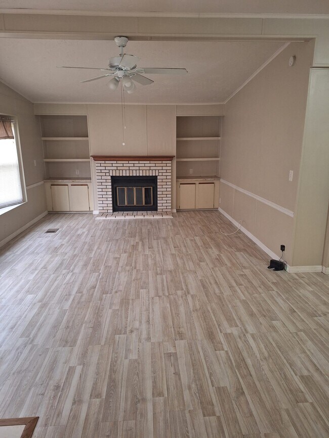 Foto del edificio - 17444 Raintree Ct