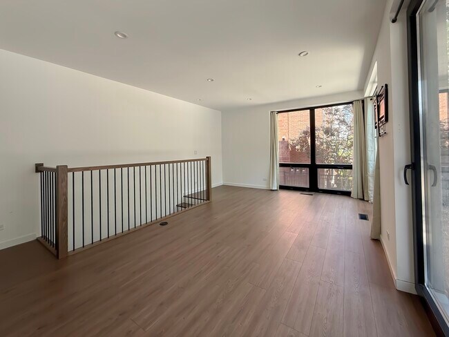 Foto del edificio - 3710 N Kenmore Ave