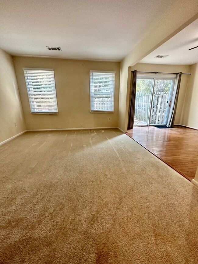 Foto del edificio - 9529 Burdett Rd