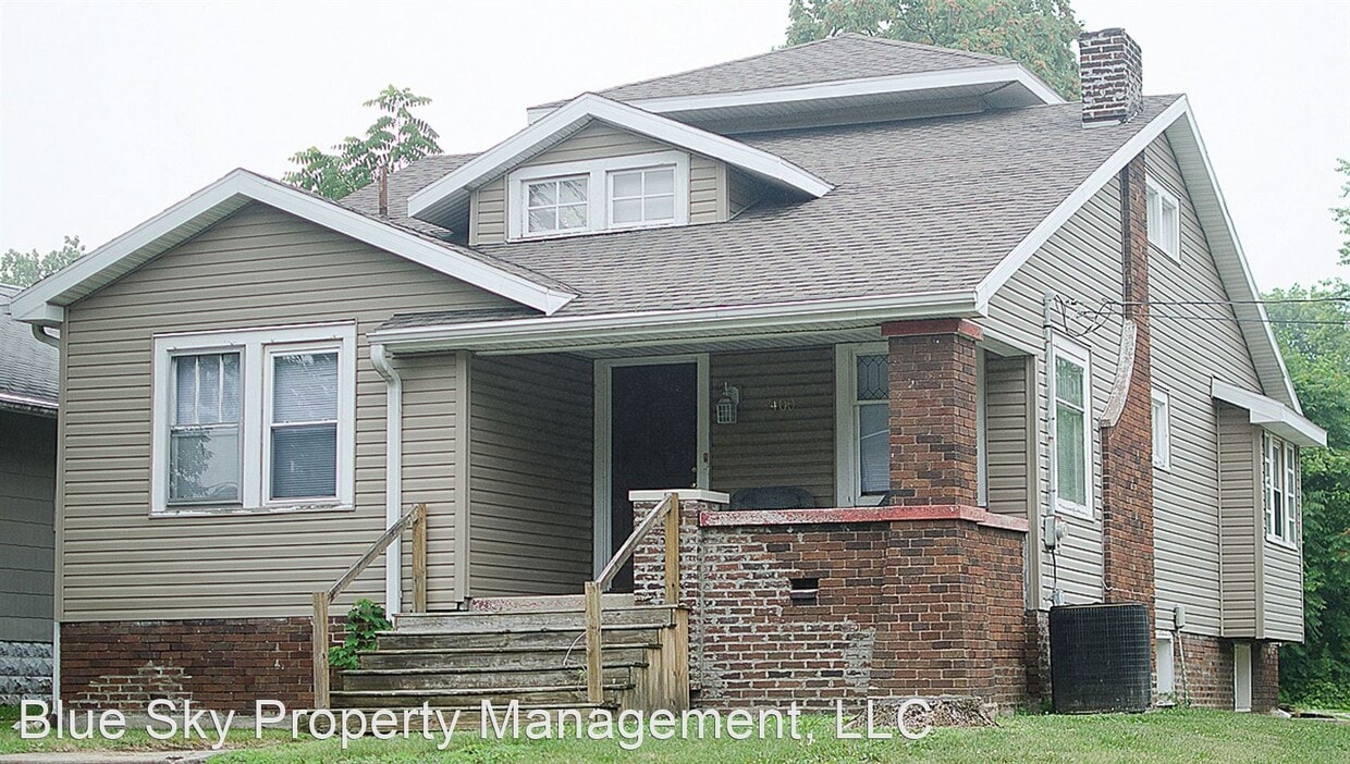 Primary Photo - 4 br, 1 bath House - 400 N. Reserve St.
