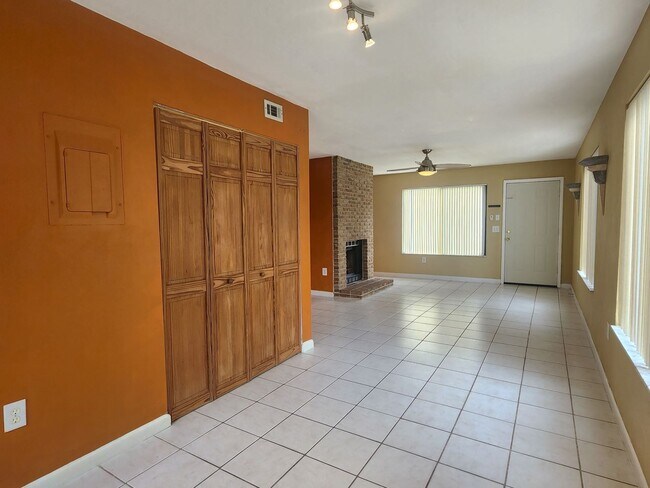 Foto del edificio - FOR RENT 2 bed 2.5 bath townhome