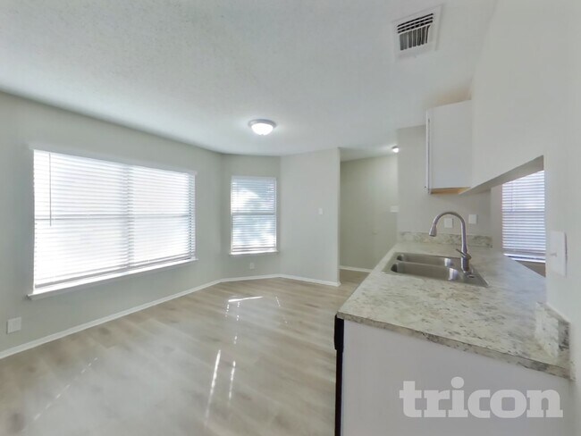 Foto del edificio - 4111 Sunrise Crest Dr