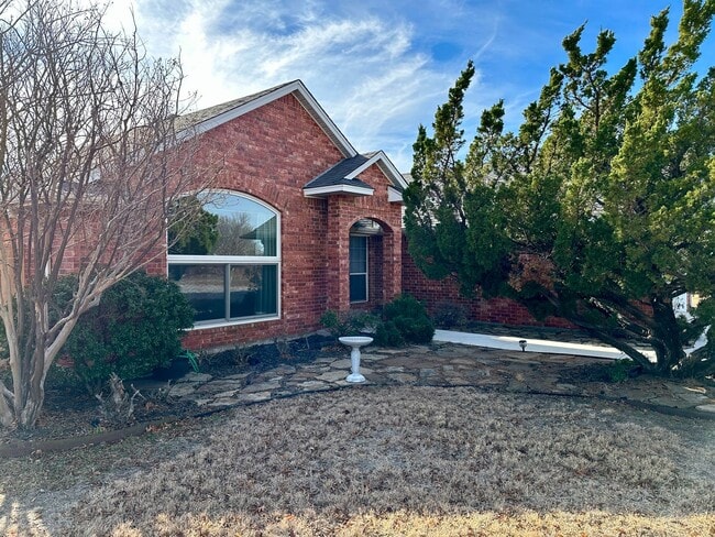 Building Photo - 4 Bedroom