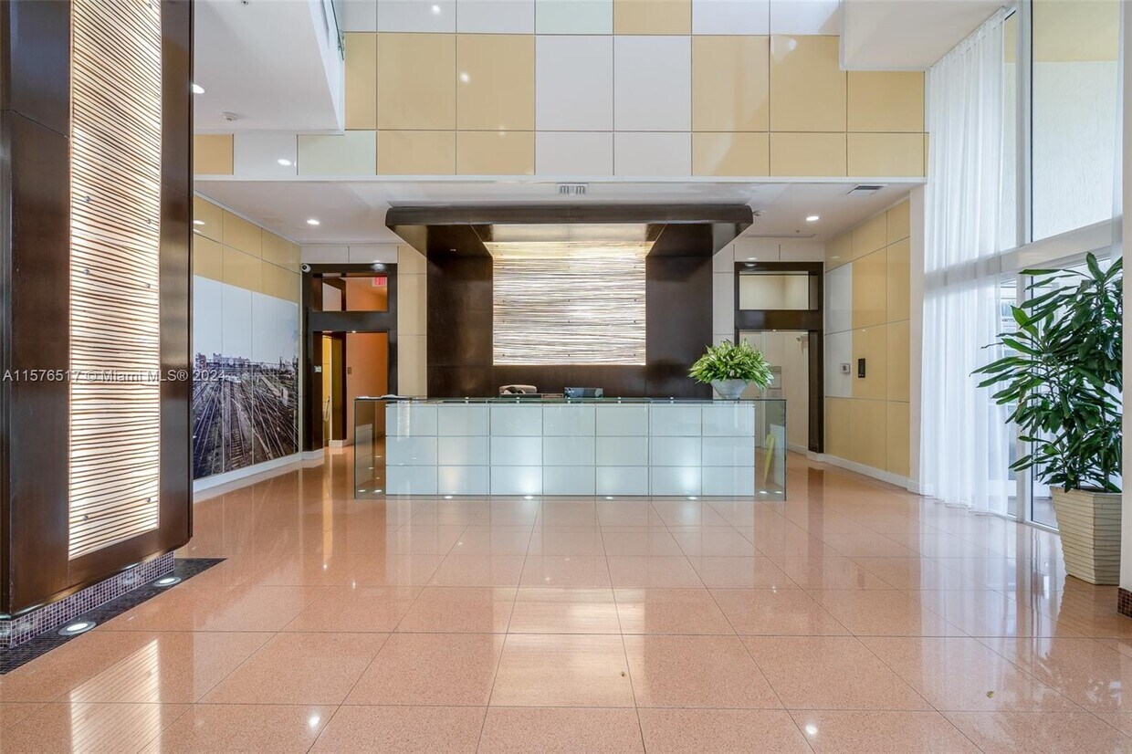 Foto principal - 2775 NE 187th St