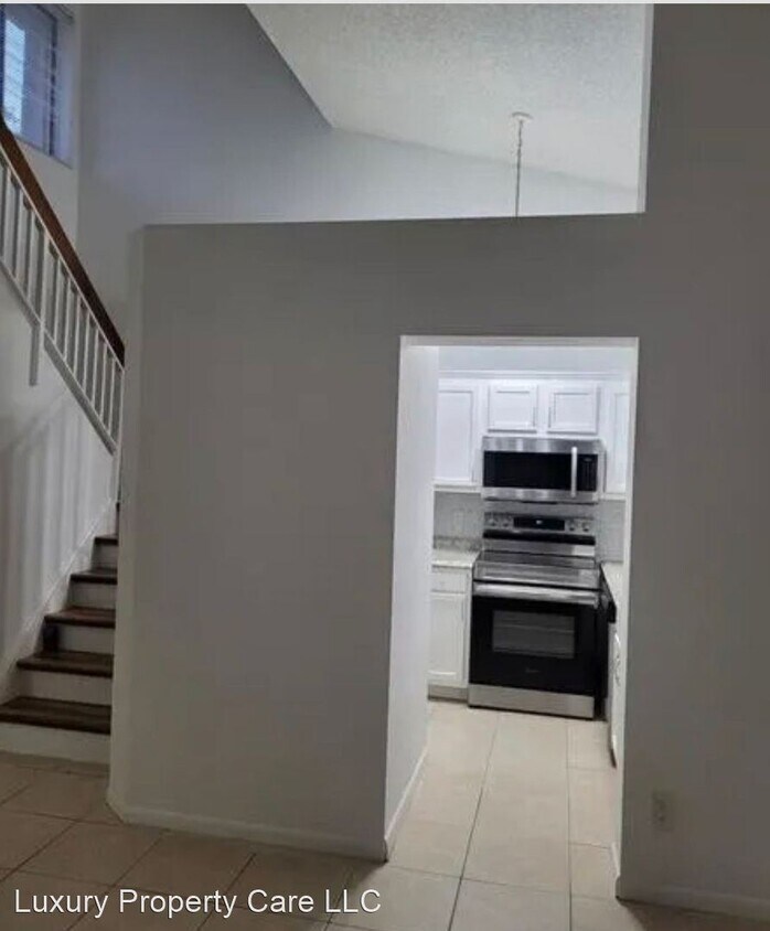 Building Photo - 2 br, 2.5 bath House - 1200 Club Drive
