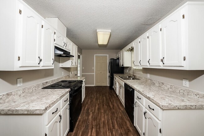 Building Photo - Charming 4 BR 2BA home