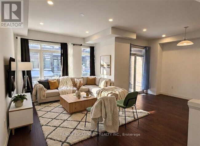 Photo du bâtiment - 30 Times Square Blvd