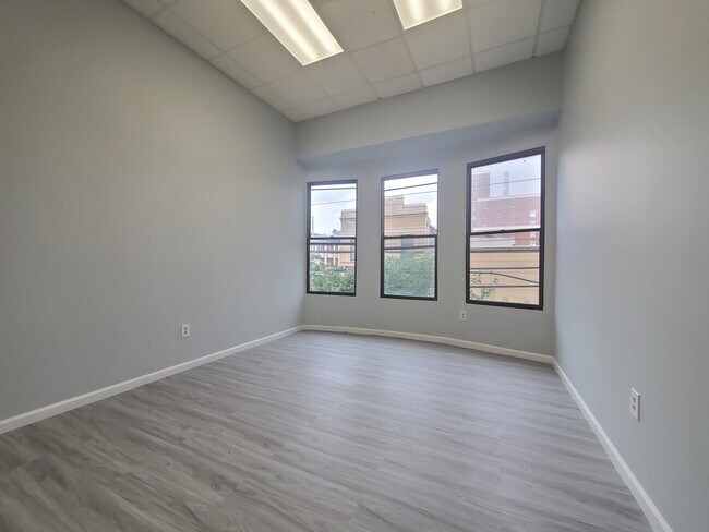 Building Photo - 318 Martin Luther King Jr Dr