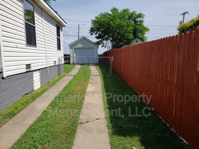 Building Photo - 3817 E 21st Pl