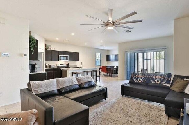 Foto del edificio - 30968 W Monterey Ave