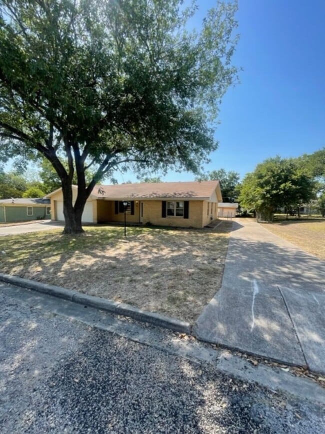 Building Photo - 115 Dawn Dr