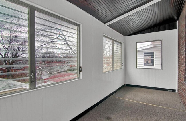 Building Photo - 4964 Parker Ave
