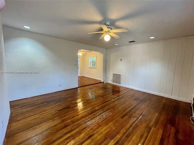 Building Photo - 5842 SW 60th St