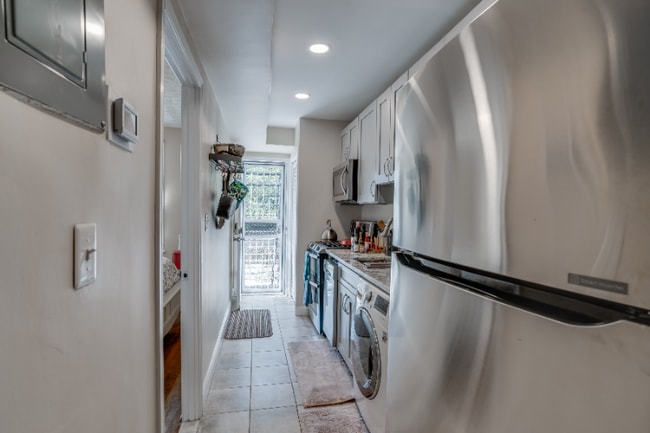 Building Photo - 1825 H St NE