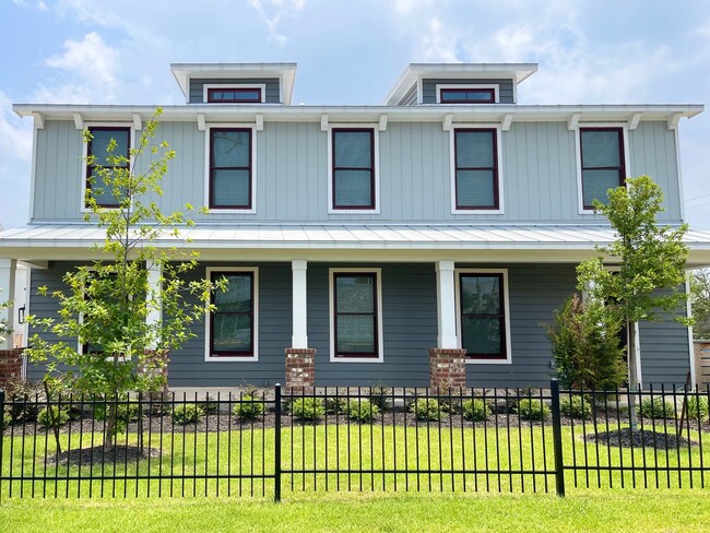 Photo - 311 E Evergreen St Apartment