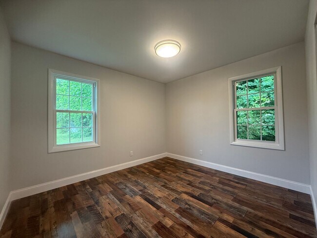 Foto del edificio - 590-594 North St Newport TN 37821