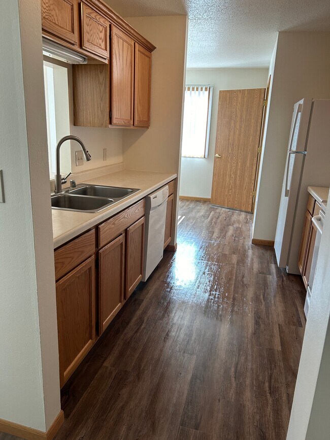 Foto del edificio - Mark Ave Townhomes