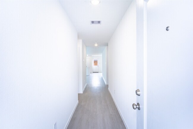 Foto del edificio - 15724 Plum Brk Dr