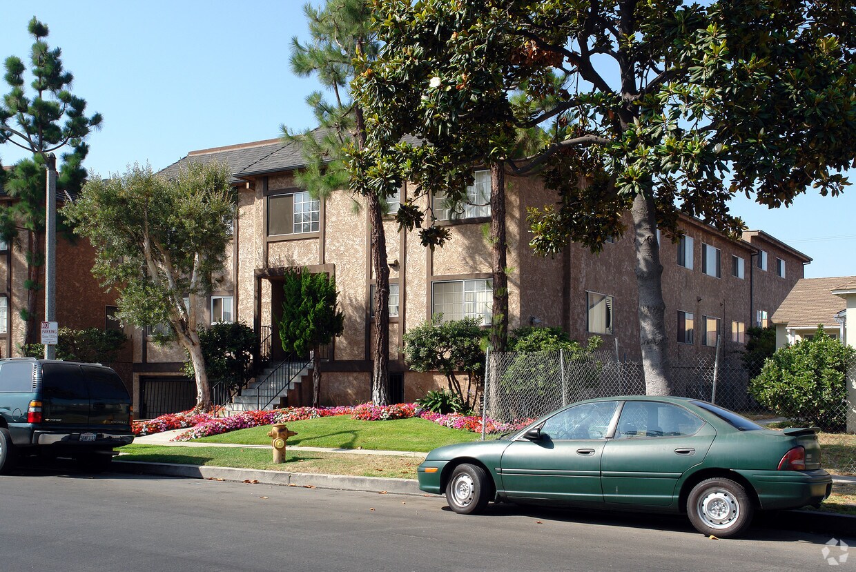 Building Photo - 5450 W 99th Pl