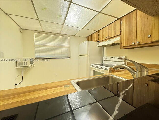 Foto del edificio - 10875 SW 112th St