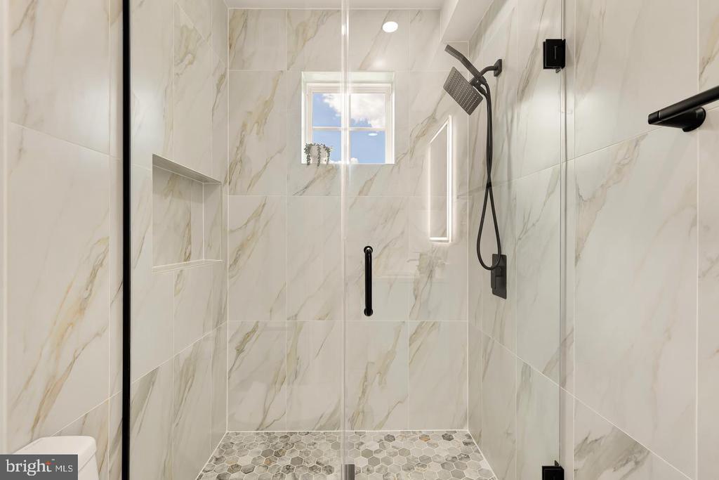 Foto principal - 3923 14th St NW