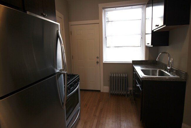 Building Photo - 4407 N La Crosse Ave