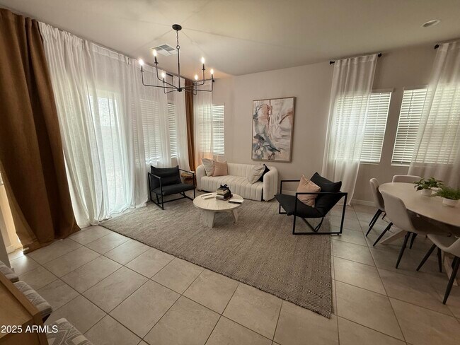 Foto del edificio - 1193 E Spruce Dr
