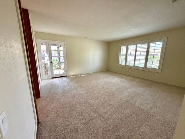 Foto del edificio - 3 Bedroom Home (PLUS OFFICE SPACE!!) in De...