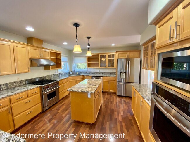 Building Photo - 3 br, 2 bath House - 8112 Comox Loop