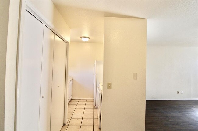 Building Photo - 2336 Heatherfield Ln