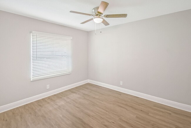 Building Photo - 4 br, 2 bath House - 5919 Ithaca Cir W