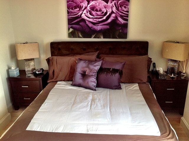 Building Photo - "Chic 1-Bedroom Apartment with Hardwood Fl...