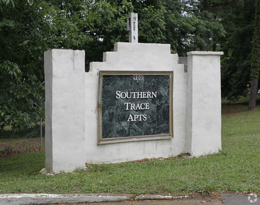 Letrero en el frente - Southern Trace Apartments